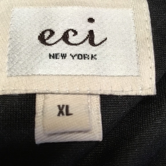 ECI top with black applicated  flowers on neckline - Picture 2 of 8